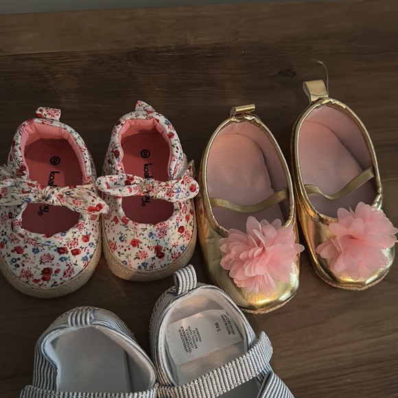 Baby girl shoes 1 is size zero other 2 3-6 months - Picture 4 of 5